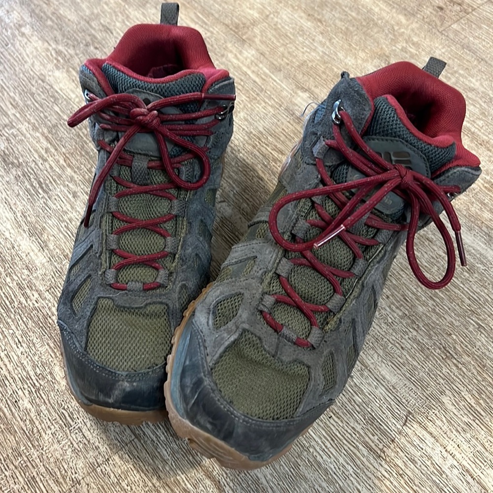 Mens Columbia Waterproof Hiking Boot
Mens Size USA 9